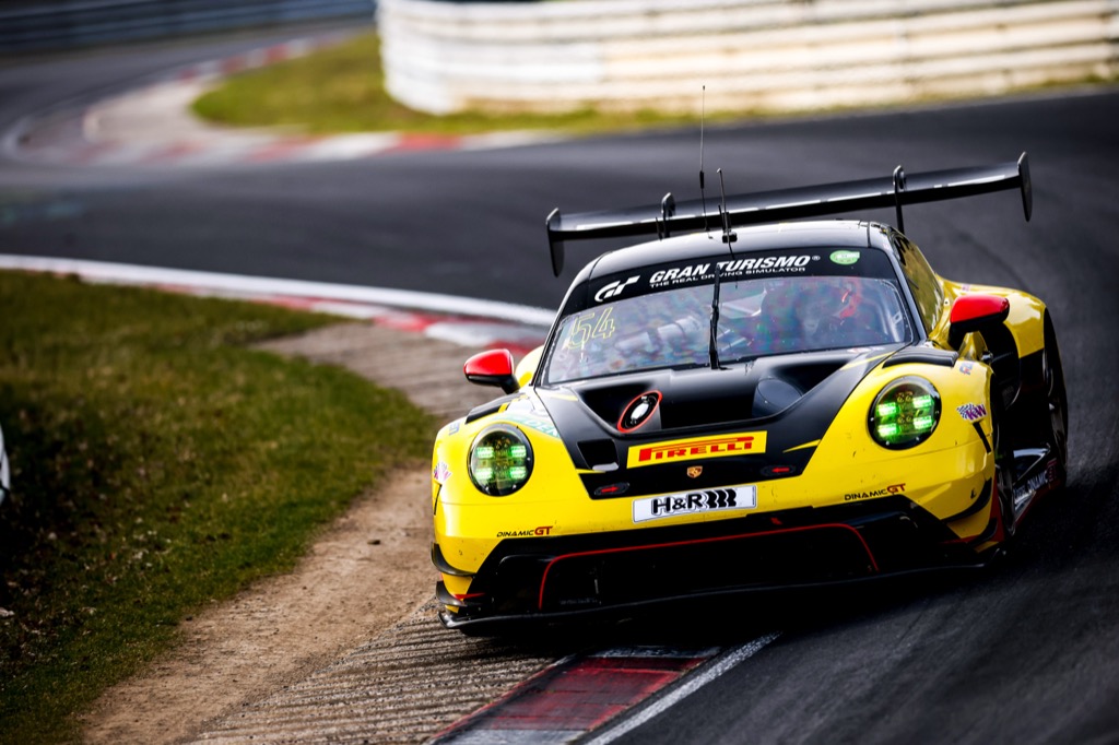 Bastian Buus opsat på Nürburgring-podie
(Foto: Dinamic GT)